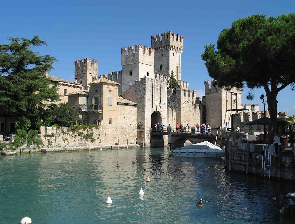 Monica Appartamenti Sirmione Ngoại thất bức ảnh